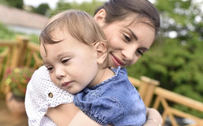 A toddler and mom hugging during a wake window.